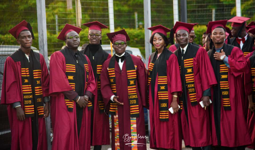 Remise de diplôme aux étudiants de L'ISDI
