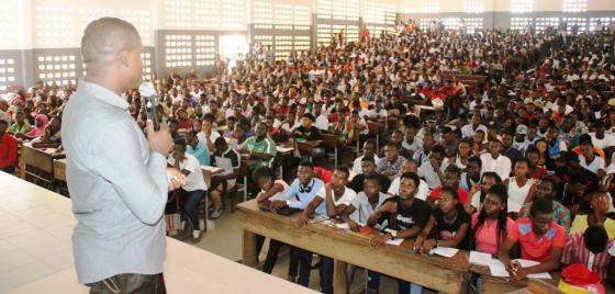 Étudiants en cours à la faculté des Sciences Économiques et de Gestion à l'université de Lomé