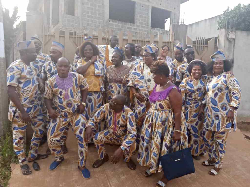 Photo d'ensemble des membres de la famille Bénie section Bénin et les membre du bureau exécutif